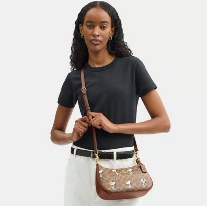 Peanuts Teri Shoulder Bag With Snoopy
